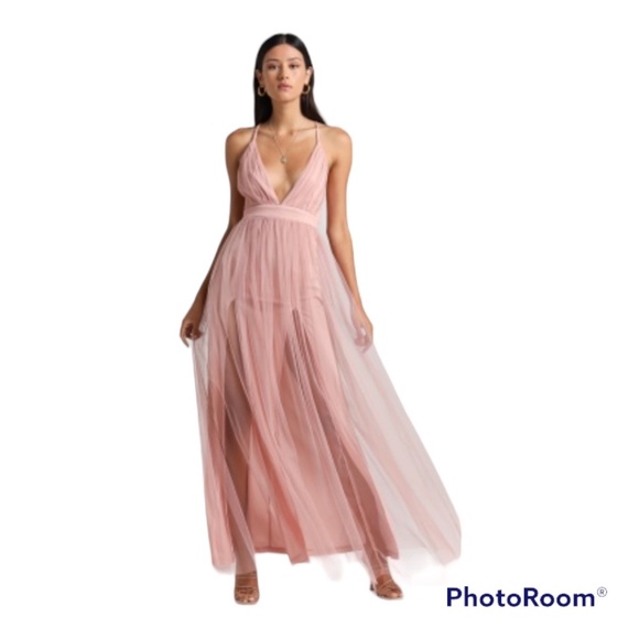 Showpo. Dresses & Skirts - Showpo Maxi Dress in Blush Tulle NWT